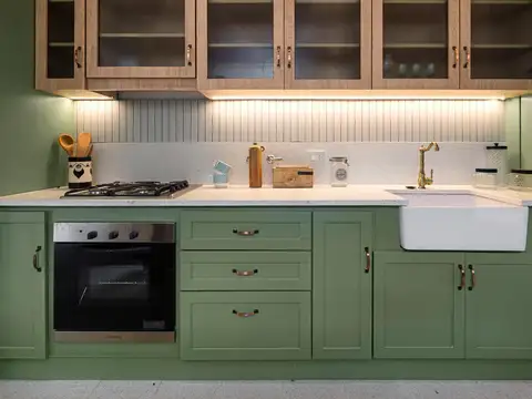 Casa 8 ambientes con 2 baños