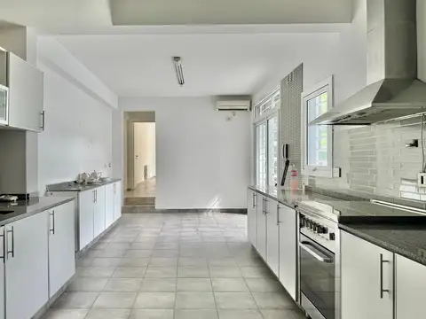 Casa 6 ambientes con 3 baños