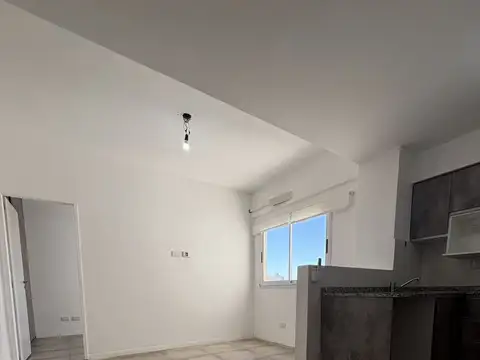 Depto monoambiente divible con cochera. Exc estado y ubicación