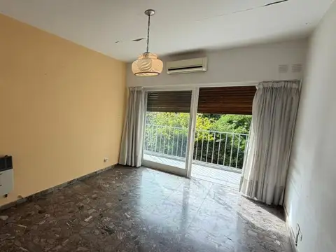 EXCELENTE DEPTO DE 3 AMB CON BALCON AL CONTRAFRENTE