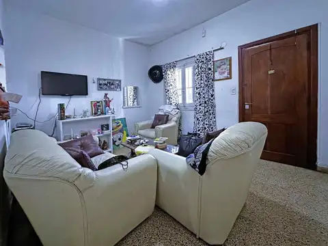 Casa 4 ambientes con 1 baño
