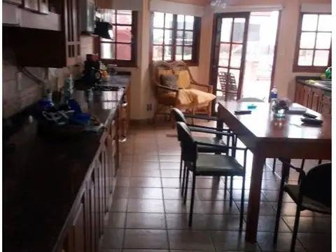 Casa 5 ambientes con 4 baños