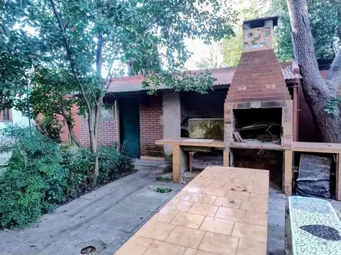 Casa en Venta con 3 cocheras