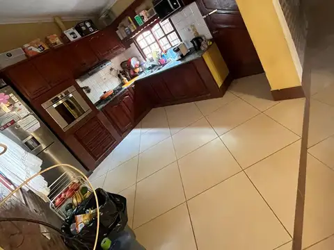 Casa 11 ambientes con 3 baños