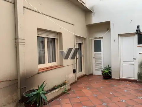 Ph de 4 ambientes, gran potencial comercial. Zona Centro.