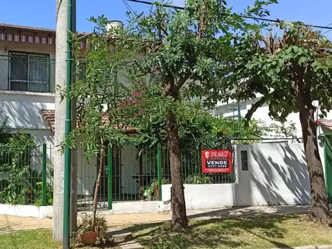 Casa en venta lote propio muy buena zona boulogne