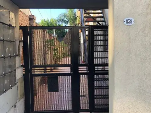 ALQUILER 2 AMB -1er Piso con Balcon - HURLINGHAM