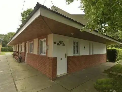 Casa venta  2 dormitorios  2 baños 1  cochera 15000 mts 2 totales  - Villa Elisa