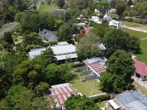 Casa venta  2 dormitorios  2 baños 1  cochera 15000 mts 2 totales  - Villa Elisa