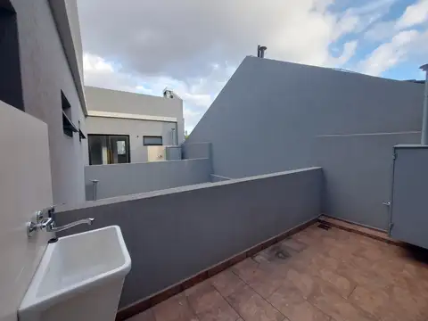 DEPARTAMENTO 1 AMB. CON BALCÓN – 32 m² TOTALES – MONTE CASTRO – ALQUILER