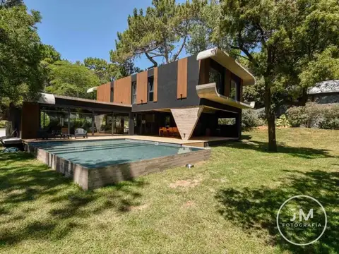 Casa en Venta en Carilo, USD 865.000