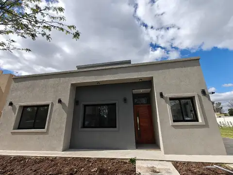 Casa en Venta con 2 cocheras