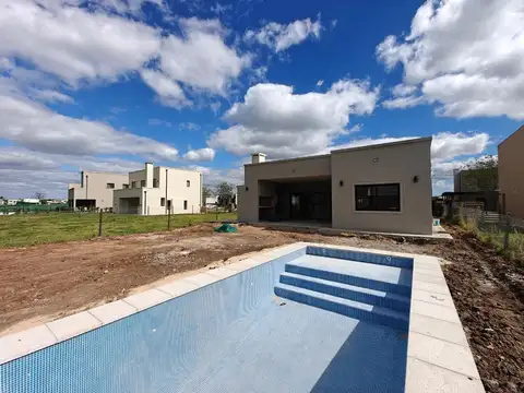 Casa en venta con pileta 5 ambientes en San Pablo Pilar