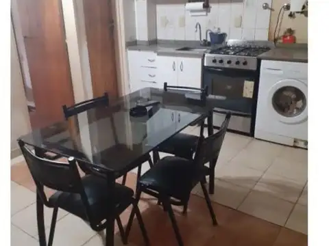 DEPARTAMENTO 2 AMBIENTES EN PRIMER PISO POR ESCALERA