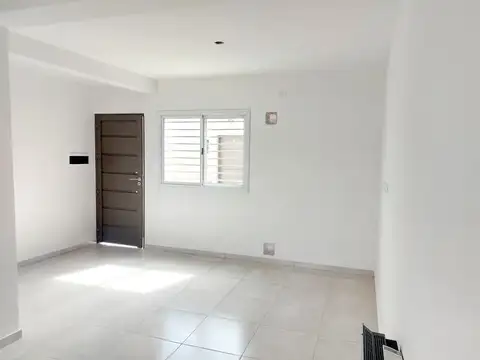 Departamento en Alquiler en Luzuriaga, $ 600.000