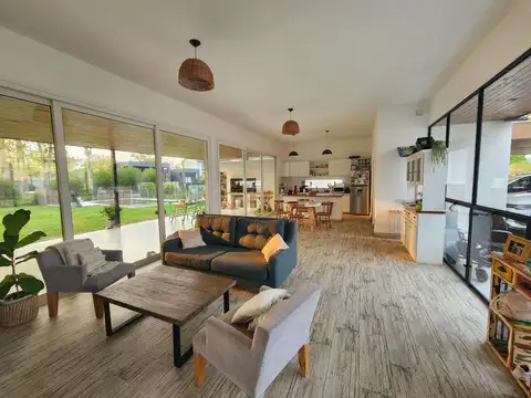 Casa 5 ambientes con 2 baños