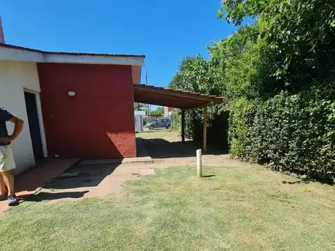 Casa en Alquiler con 1 cochera