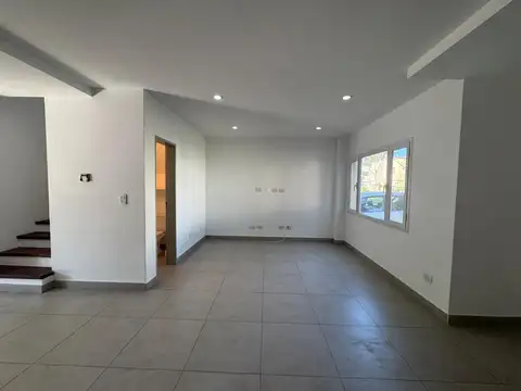 Casa en Venta con 4 cocheras