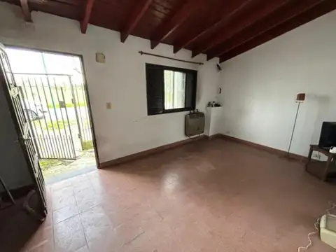 Casa en venta - 3 Dormitorios 1 Baño - La Plata