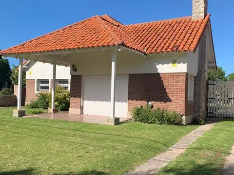 Casa 6 ambientes con 4 baños