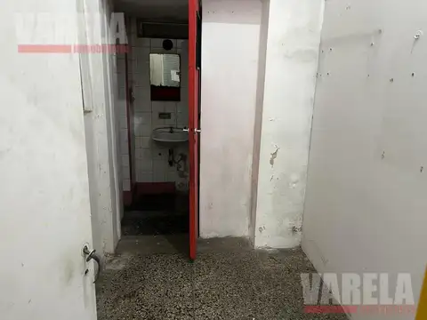 Leopoldo Marechal 960 Local c/ Subsuelo. Frente al Parque Centenario. Oportunidad 