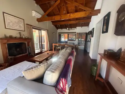 Casa en Venta con 3 cocheras