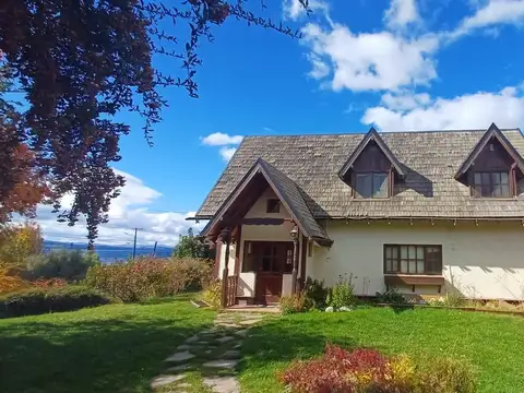 Casa en Venta con Departamento Independiente