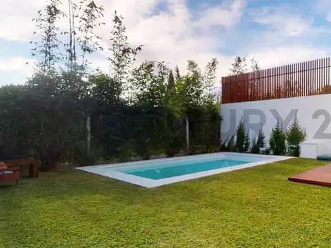Casa Apto banco en venta, La Plata.
