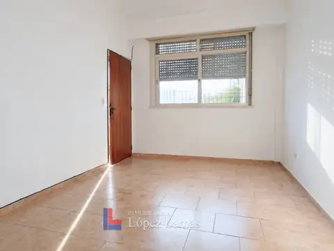DEPARTAMENTO 2 AMPLIOS AMBIENTES PLANTA BAJA AL FRENTE