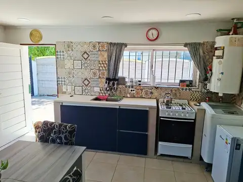 Casa de 2 amb amplio parque Barrio Santa Angela