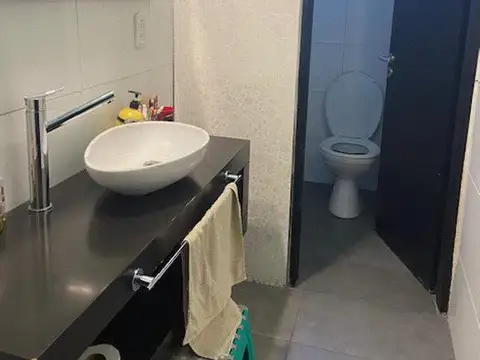 CASA MODERNA Y PRACTICAMENTE A ESTRENAR SOBRE LOTE DE 8.66 X 42.72 MTS 3/4 HAB, PISCINA