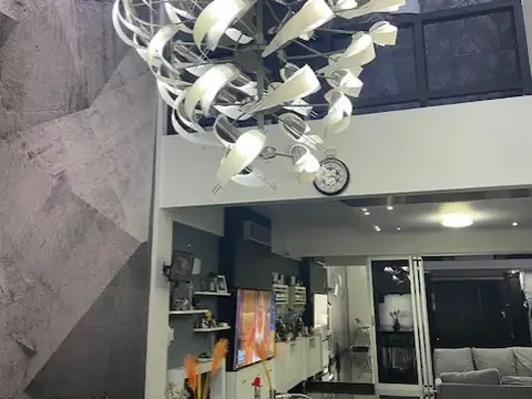 CASA MODERNA Y PRACTICAMENTE A ESTRENAR SOBRE LOTE DE 8.66 X 42.72 MTS 3/4 HAB, PISCINA