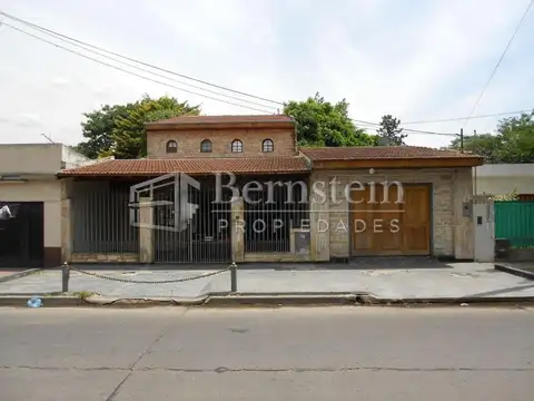 CASA EN VENTA DE 4 DORMITORIOS EN UDAONDO ITUZAINGO :: 428m2