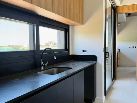 Casa en Venta con 4 cocheras