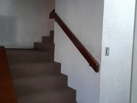    NUEVO VALOR CASA   4 DORMITORIOS , FONDO , PILETA , MUY BUENA CONSTRUCCION