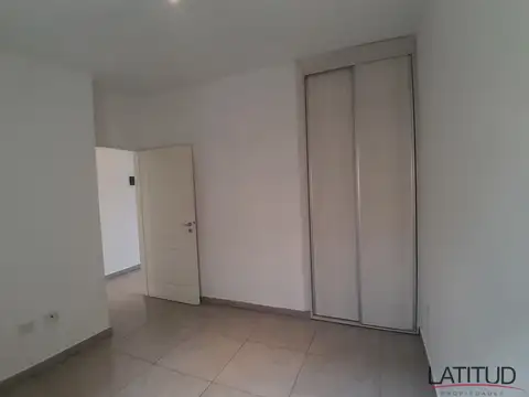Amplio departamento de 1 dormitorio y escritorio con vista al canal de Beagle
