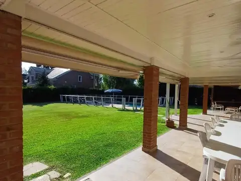 Casa en Venta con 4 cocheras