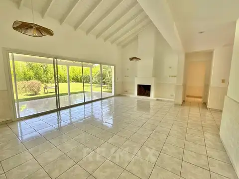 Casa 6 ambientes con 3 baños