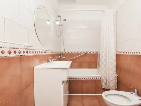 Casa 5 ambientes con 2 baños