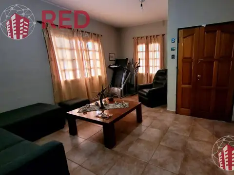 Casa 8 ambientes con 2 baños
