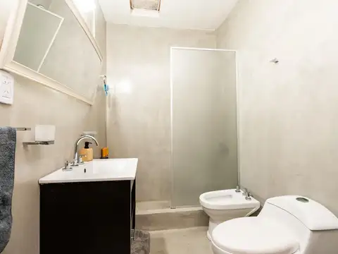 Venta Casa 5 ambientes con cochera patio y terraza en Monte Castro