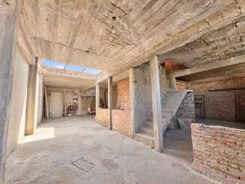 VENTA CASA 200M2 M.CORONADO CON SÓLIDA ESTRUCTURA