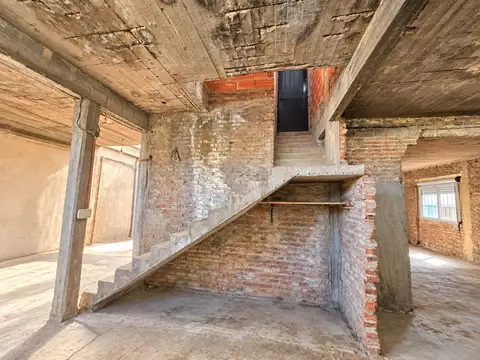 VENTA CASA 200M2 M.CORONADO CON SÓLIDA ESTRUCTURA