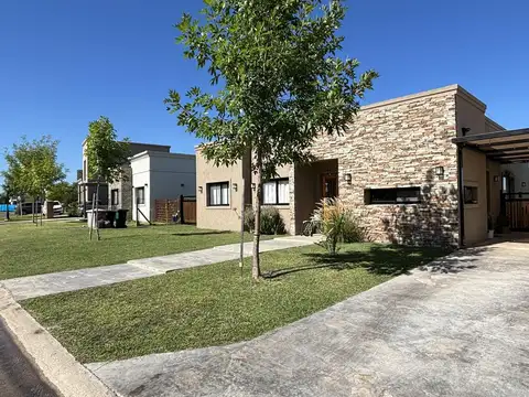 Casa en Venta en Pilar del Este - Santa Lucia, USD 165.000
