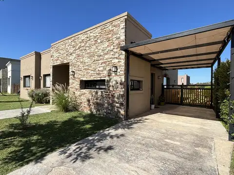 Casa 4 ambientes con 2 baños