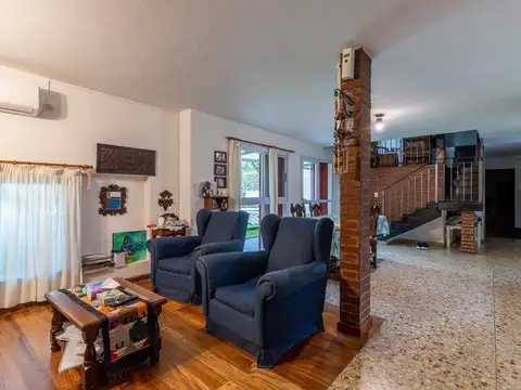 CASA EN VENTA CITY BELL VARIOS AMBIENTES PILETA