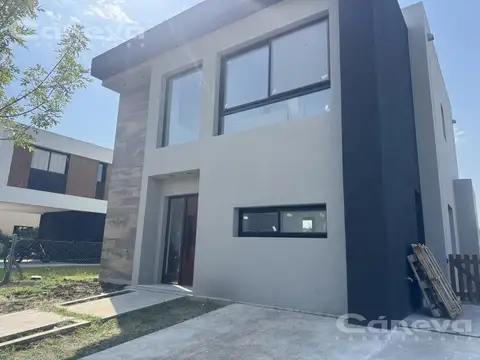 Casa de 3 dormitorios en lote interno