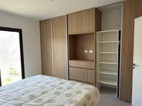 Casa en Alquiler Temporal con 2 cocheras