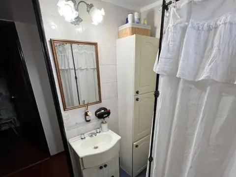 *MUY BUEN DEPTO. DE 3 AMB. *1ER PISO POR ESCALERA  "EDIFICIO ESTILO COLONIAL *VENTA DIRECTA