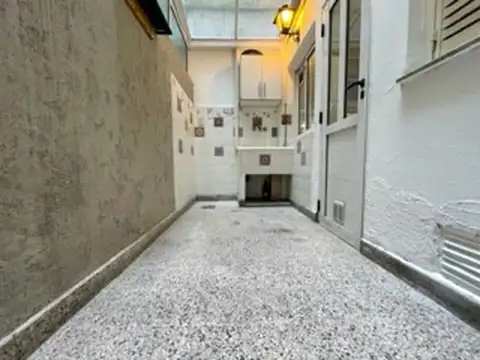 Pje Loberia 100, Piso 1